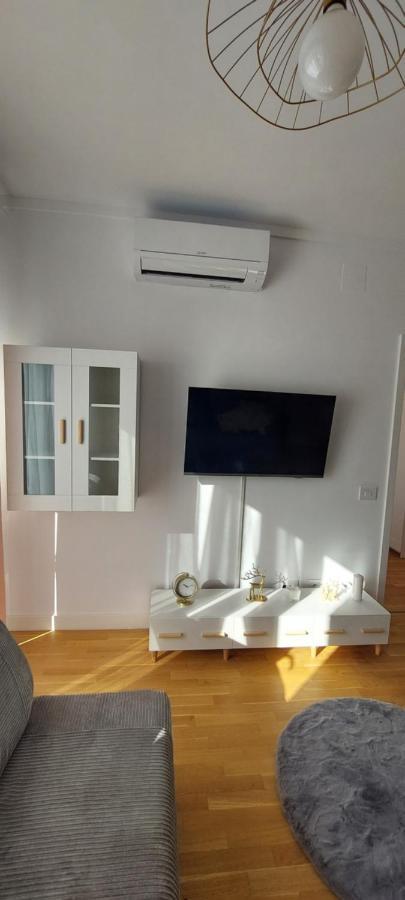 Luxury New Private Parking Apartment